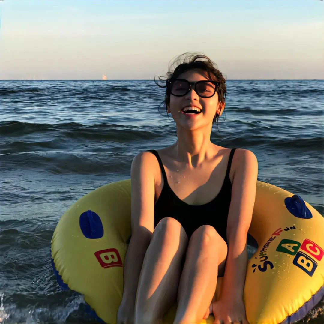 暴风雪中的白鸟